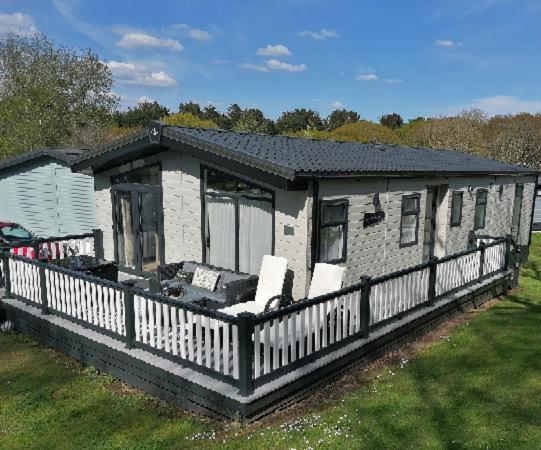 Luxury Lodge On Edge Of New Forest And 800M From Sea Entertainment And Leisure Passes Included Milford on Sea Εξωτερικό φωτογραφία