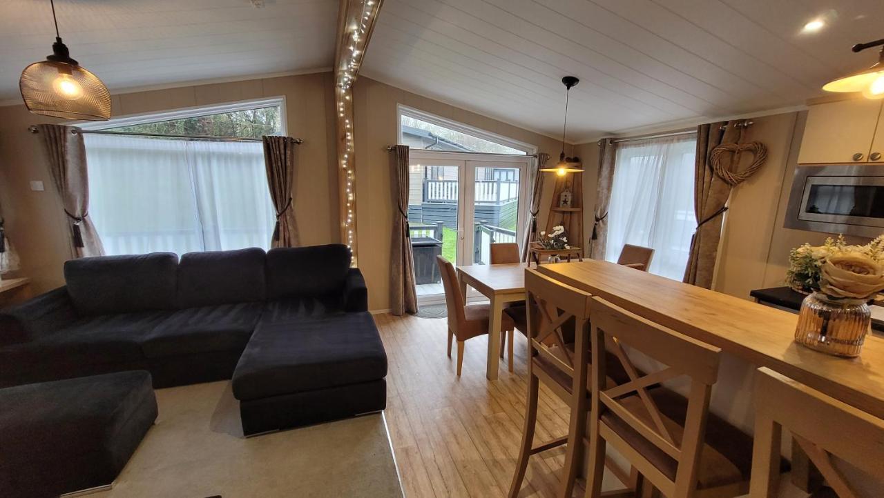 Luxury Lodge On Edge Of New Forest And 800M From Sea Entertainment And Leisure Passes Included Milford on Sea Εξωτερικό φωτογραφία