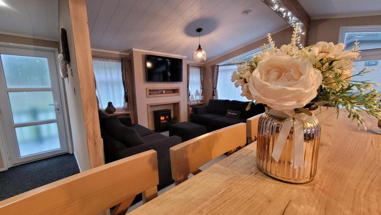 Luxury Lodge On Edge Of New Forest And 800M From Sea Entertainment And Leisure Passes Included Milford on Sea Εξωτερικό φωτογραφία